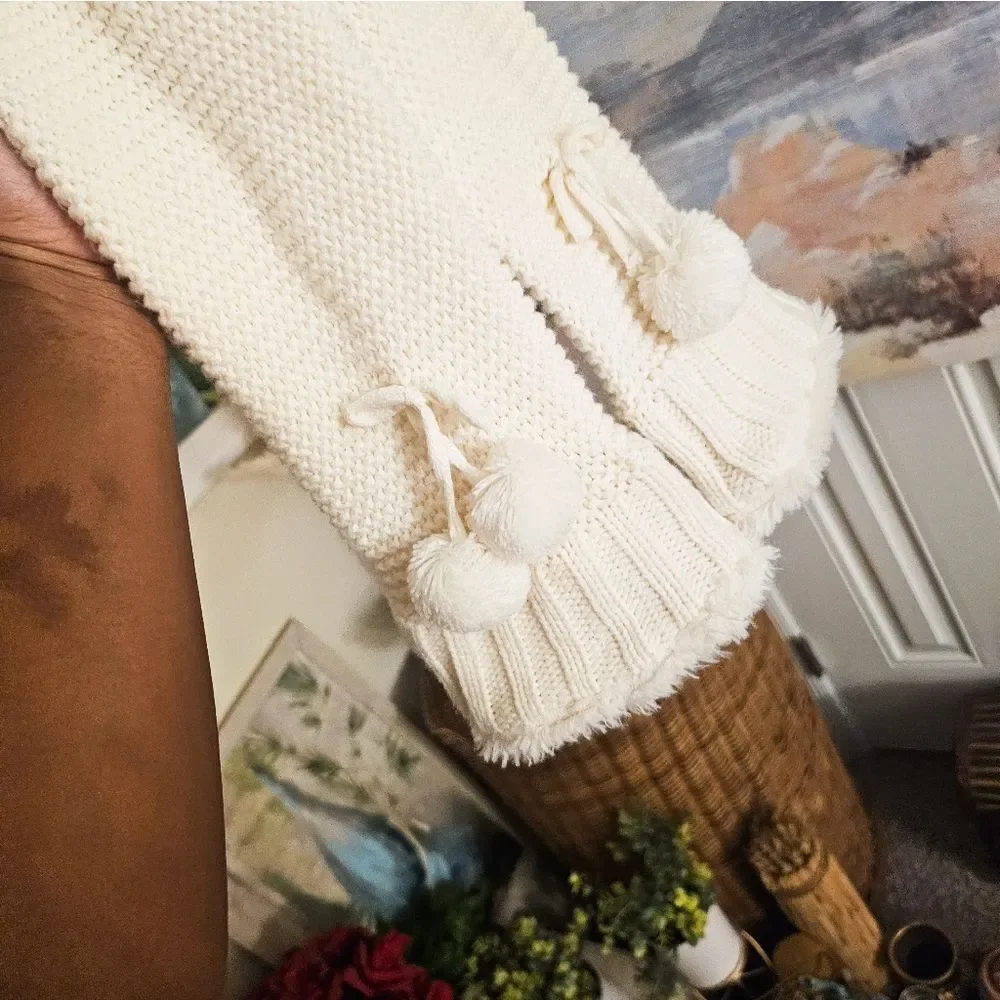 New Gap Acrylic Blend Pom Detail Cozy House Socks.